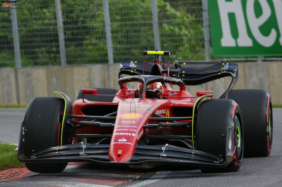 ... Carlos Sainz im Ferrari, der Verstappen in der Schlussphase über etliche Runden hinweg per DRS belagert, aber nie eine echte Attacke schafft. P3 geht an Lewis Hamilton im Mercedes. Der von P2 gestartete Fernando Alonso ...