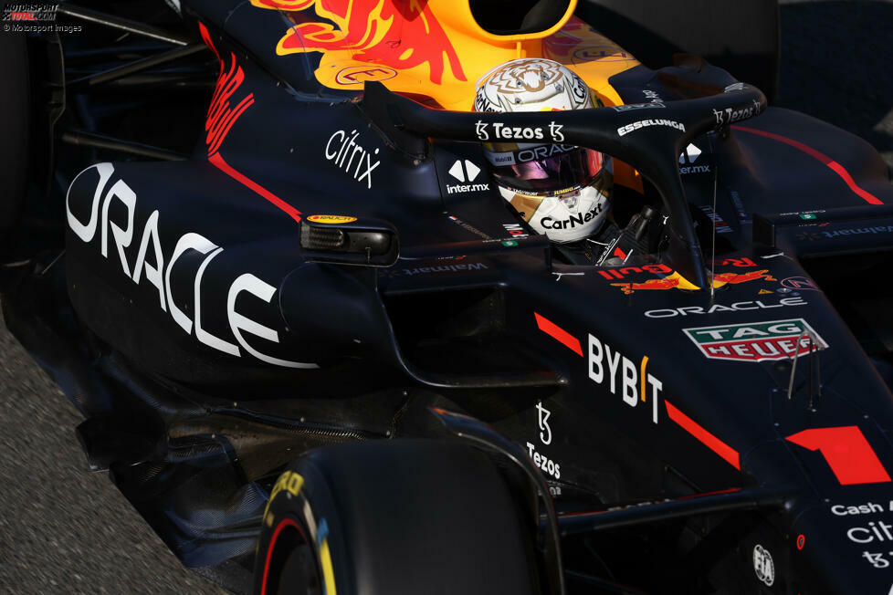 ... unter anderem Max Verstappen von Red Bull wird am Sonntag in der Startaufstellung zurückversetzt. Neben ihm erwischt es zum Beispiel auch Lewis Hamilton bei Mercedes und Carlos Sainz bei Ferrari. Vorher aber ...