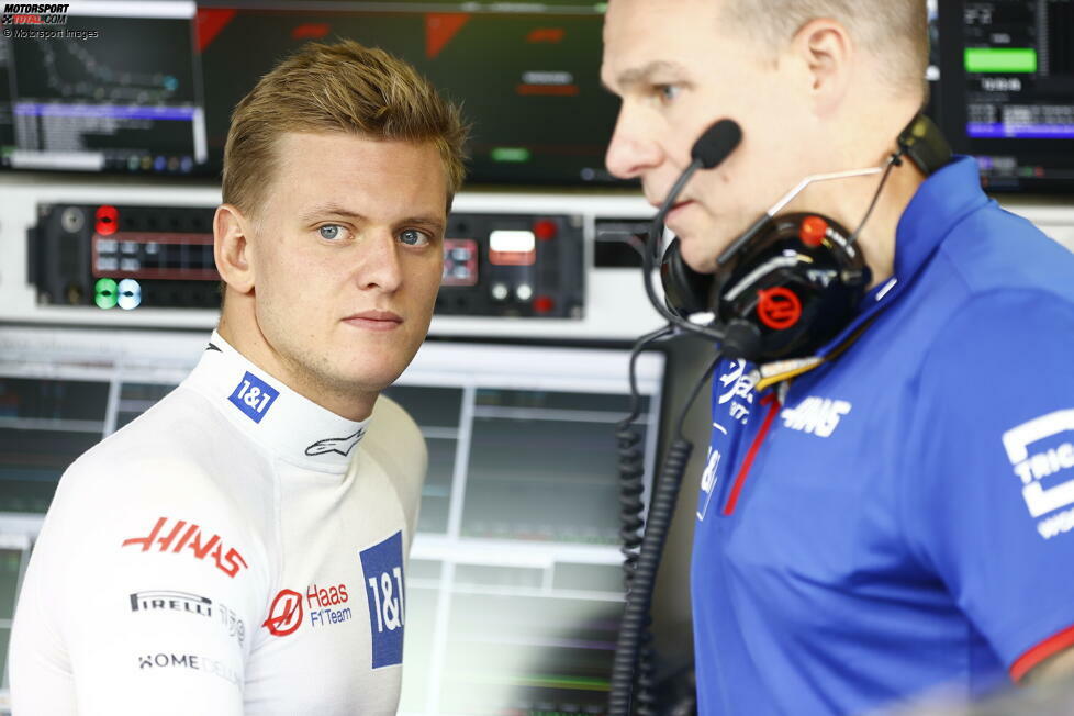 ... dagegen bei Mick Schumacher: Kurz vor Trainingsbeginn wird ein Kupplungsdefekt festgestellt, Schumacher verpasst 50 Minuten im dritten Training, kommt am Ende noch zu acht Runden - nachdem er schon am Freitag 90 von 120 Trainingsminuten verpasst hat. Das macht sich dann ...