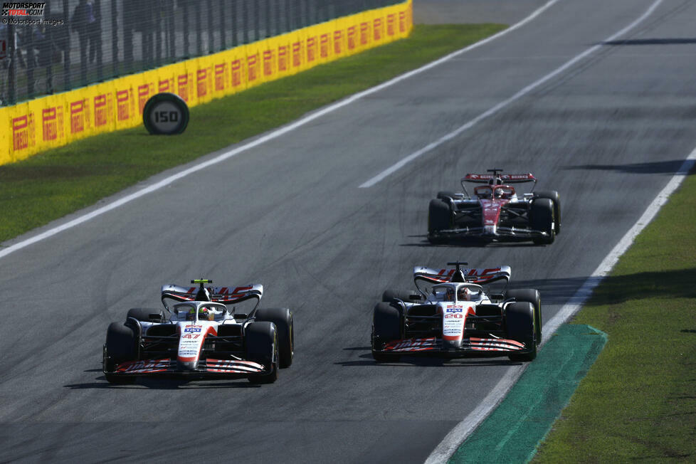 ... keine Punkte für Mick Schumacher im Haas VF-22 auf Platz zwölf. Da ist im Training zu viel schiefgelaufen, als dass Schumacher das im Rennen hätte wettmachen können. Immerhin: Er überholt Teamkollege Kevin Magnussen und fährt solide durch. Und jetzt ...
