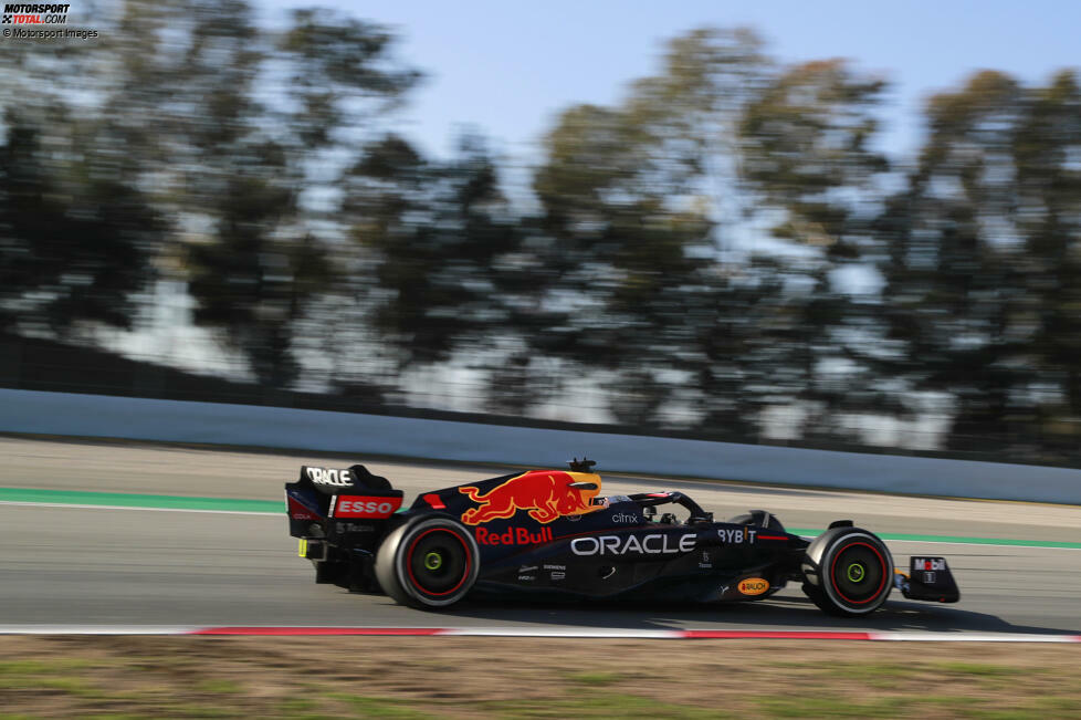 Und Weltmeister Max Verstappen, in diesem Jahr mit der Nummer 1 unterwegs, hat das Auto am ersten Testtag bewegt.