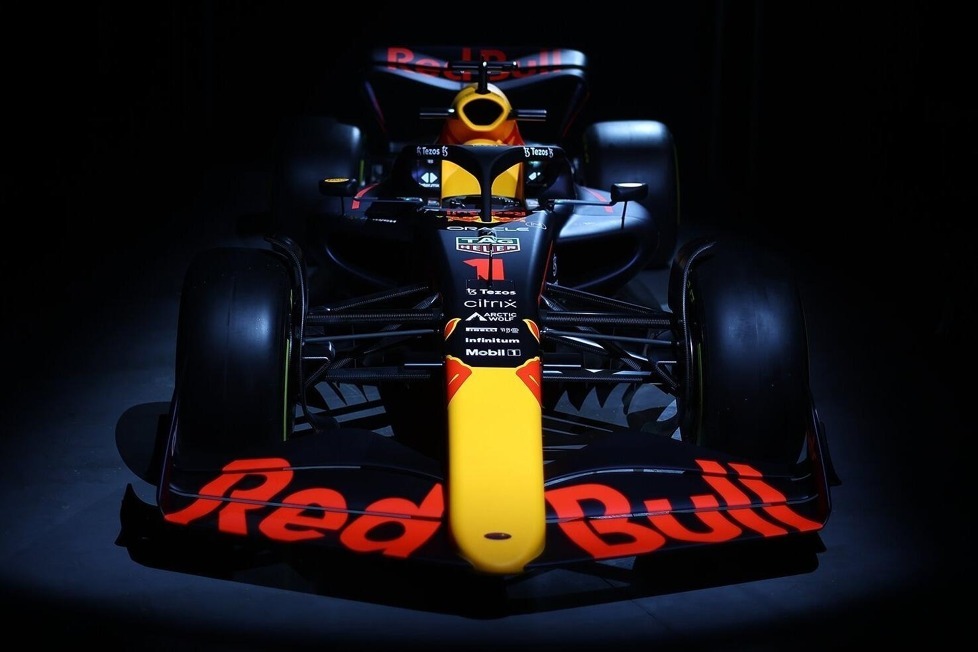 Das Auto für die angestrebte WM-Titelverteidigung von Max Verstappen: Red Bull zeigt den RB18, mit dem in der Formel-1-Saison 2022 auch Sergio Perez fahren wird
