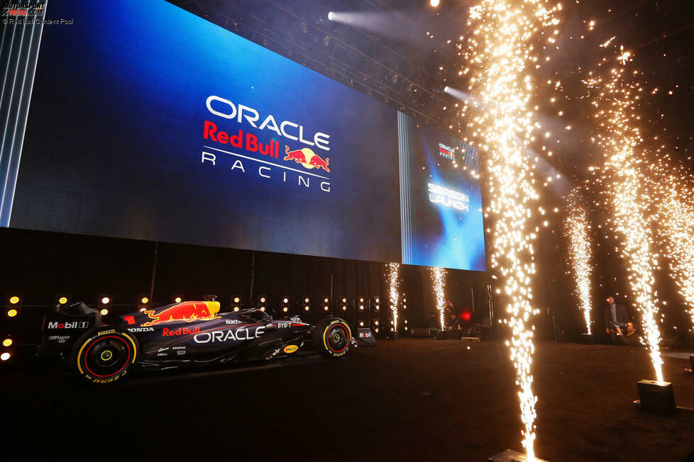 Für Red Bull, die den dritten Fahrertitel in Folge anstreben, fahren Weltmeister Max Verstappen und Sergio Perez.