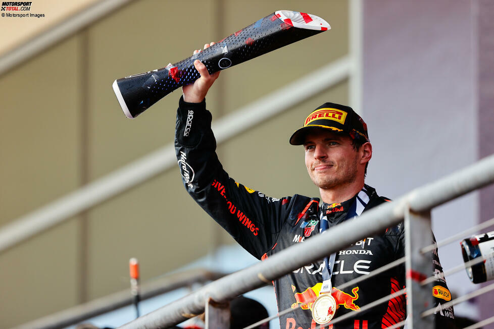 Ein Jahr später legt Verstappen sogar noch einmal einen drauf: 2023 gewinnt er 19 der 22 Rennen (86 Prozent) und bricht damit seinen eigenen Rekord! Im gleichen Jahr stellt er mit zehn Siegen in Serie auch eine neue Bestmarke für die meisten Siege in Folge auf.