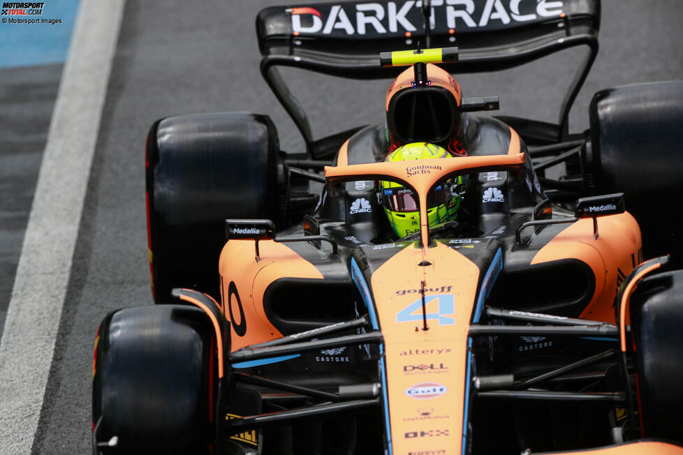 ... Lando Norris im McLaren MCL36 auf Platz drei. Er sortiert sich damit noch vor Verstappen ins Klassement ein. Die weiteren Positionen gehen an Charles Leclerc im zweiten Ferrari und Fernando Alonso im besten Alpine A522. Knapp vorbei an den Top 10 fährt ...