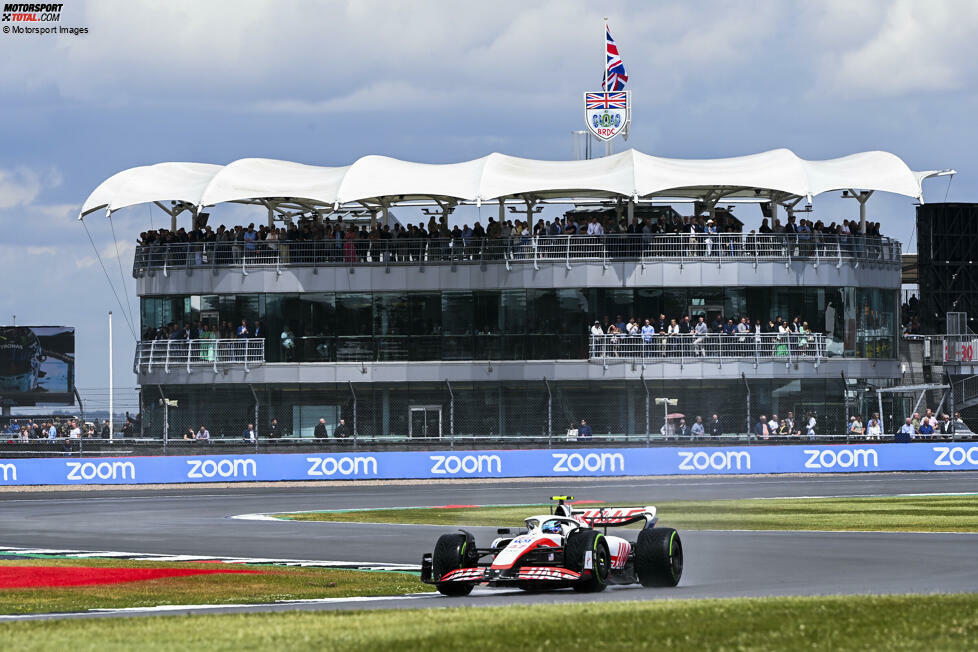 ... Mick Schumacher im Haas VF-22 auf P19. Auch für ihn läuft nicht viel zusammen im Qualifying, er verliert obendrein das Duell gegen Kevin Magnussen, schon zum achten Mal in diesem Jahr. Die Aussichten der Deutschen für das Rennen am Sonntag ...