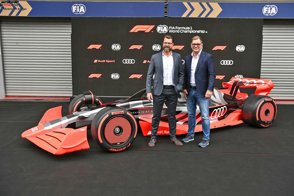 Der Tag beginnt mit einer Pressekonferenz und der offiziellen Bestätigung, dass Audi ab 2026 als Motorenhersteller in der Formel 1 aktiv sein wird. Passend dazu präsentieren Vorstandsvorsitzender Markus Duesmann und Entwicklungschef Oliver Hoffmann ein Audi-Showcar.