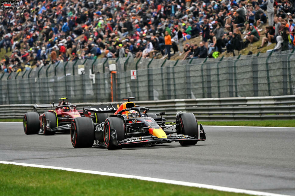 ... aufgrund von zusätzlichen Motorenteilen in Spa genauso eine Strafversetzung in der Startaufstellung wie bei Max Verstappen und Charles Leclerc (und anderen Fahrern). Sie gehen also mit einem Handicap in den Grand Prix am Sonntag. Vorher aber ...