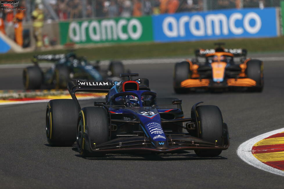 ... Alexander Albon im zweiten Williams: Er überzeugt mit gutem Topspeed und münzt seinen sechsten Startplatz wie Vettel in ein Top-10-Ergebnis um, nimmt den letzten Punkt für P10 mit. Und schon ...