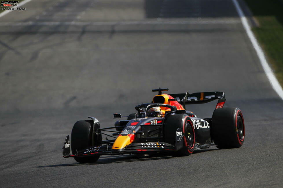 Max Verstappen gewinnt im Red Bull RB18 den Grand Prix von Belgien 2022 in Spa, und das überlegen - und von P14 aus. Fast ein Spaziergang für den WM-Spitzenreiter, der damit seinen Vorsprung in der Gesamtwertung weiter ausbaut. Dahinter ...