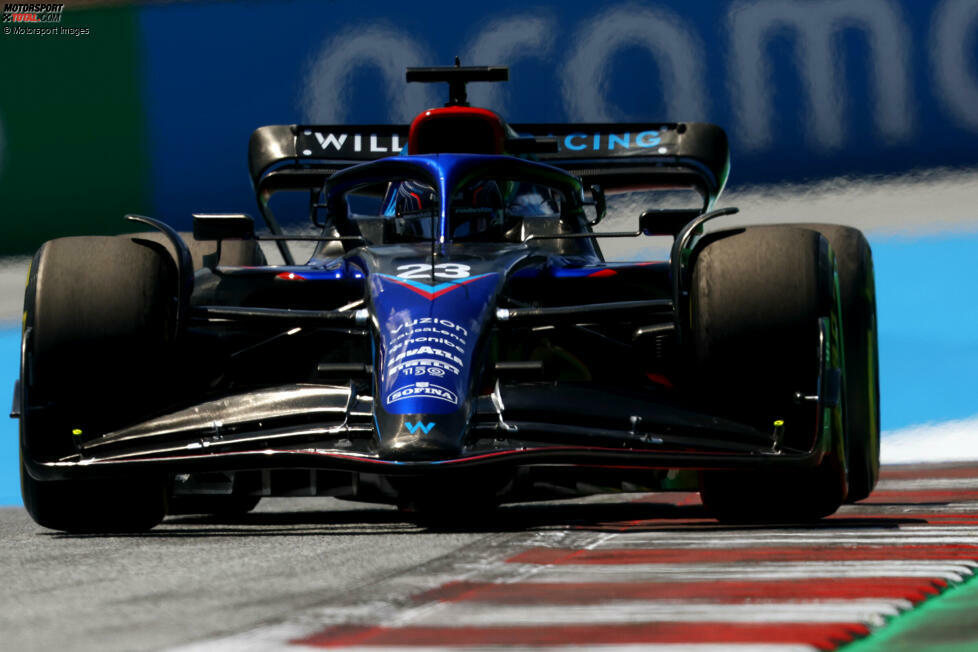 ... Alexander Albon, der für eine rustikale Aktion gegen Lando Norris im McLaren MCL36 eine Fünf-Sekunden-Zeitstrafe kassiert und deshalb durchgereicht wird. Die Szene mit Vettel übrigens wird nicht mal untersucht: Rennunfall. Eine andere Vettel-Szene aber ...
