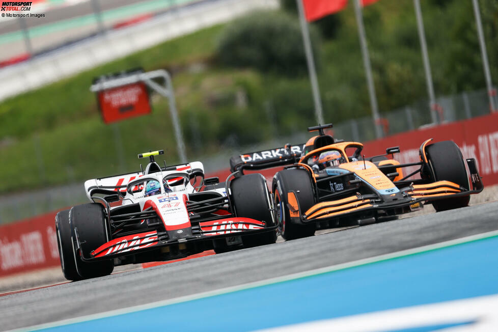 ... Mick Schumacher glänzt im Haas VF-22 als Sechster. Sein bisher bestes Formel-1-Ergebnis - nach Überholmanövern gegen Teamkollege Kevin Magnussen und Lewis Hamilton, unter anderem. Er rückt vor auf P15 in der WM, die ...