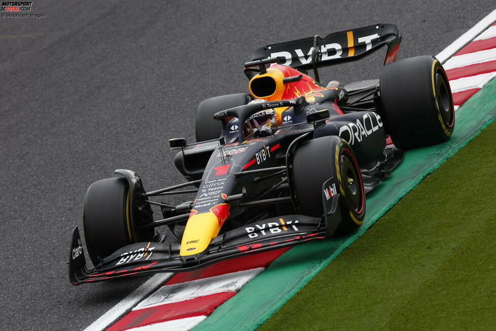 Der Samstag beginnt trocken in Suzuka, und mit Max Verstappen im Red Bull RB18 an der Spitze im dritten Freien Training. Auf Soft fährt er 1:30.671 Minuten, die bisher beste Zeit an diesem Wochenende. Am Start ist auch wieder ...