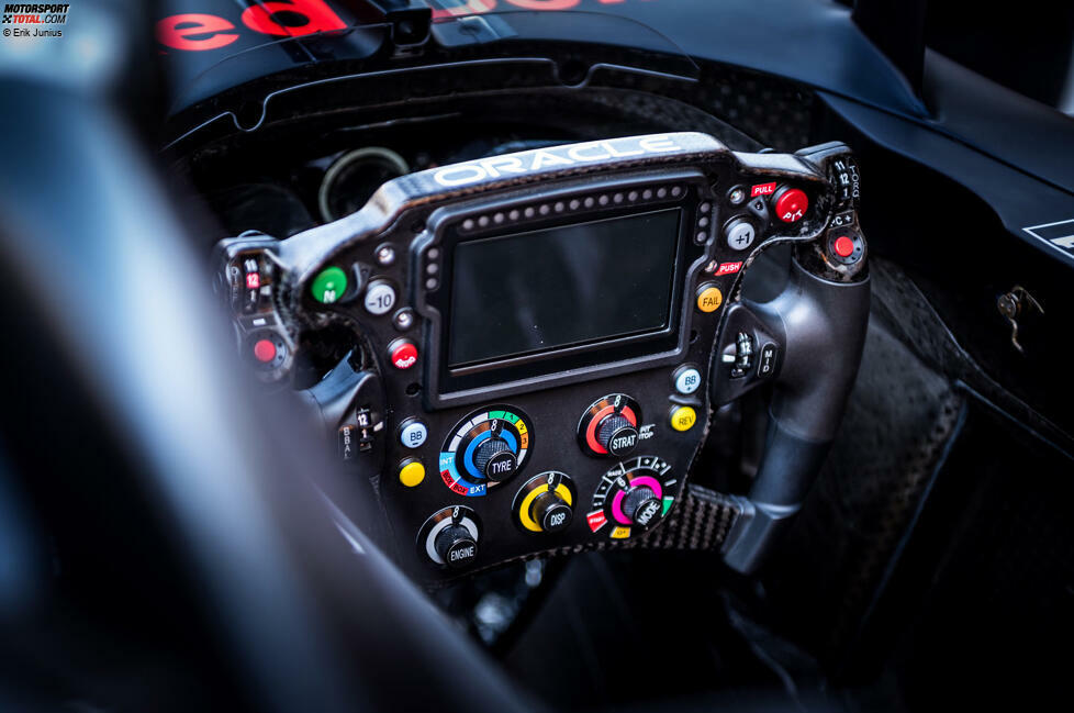 Red Bull RB18: Lenkrad