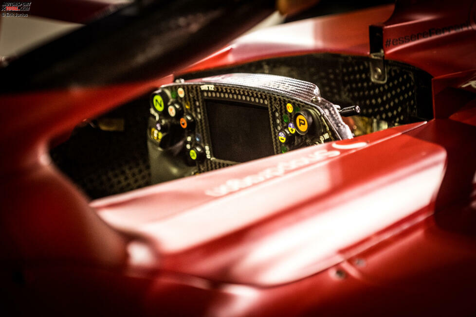 Ferrari F1-75: Lenkrad