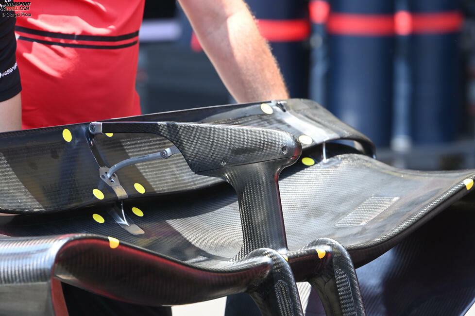 Ferrari F1-75: DRS-Mechanismus am Heckflügel