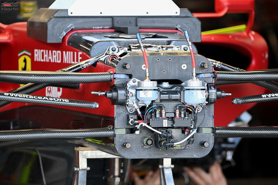 Ferrari F1-75: Vorderrad-Aufhängung mit Federung