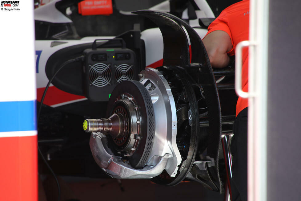 Haas VF-22: Vorderrad-Bremse