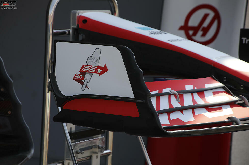 Haas VF-22: Frontflügel-Endplatte