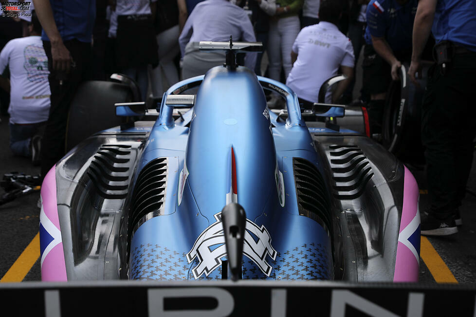 Alpine A522: Seitenkästen und Motorhaube