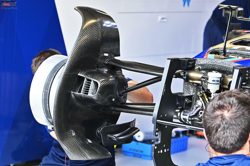 Williams FW44: Vorderrad-Aufhängung