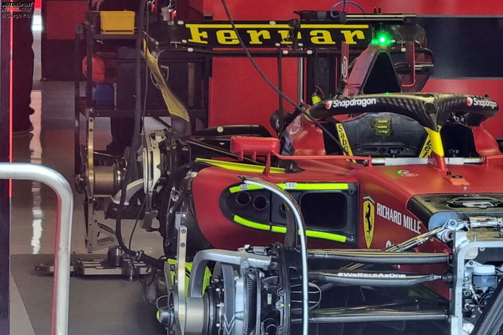 Ferrari F1-75: Seitenkasten und Heckflügel