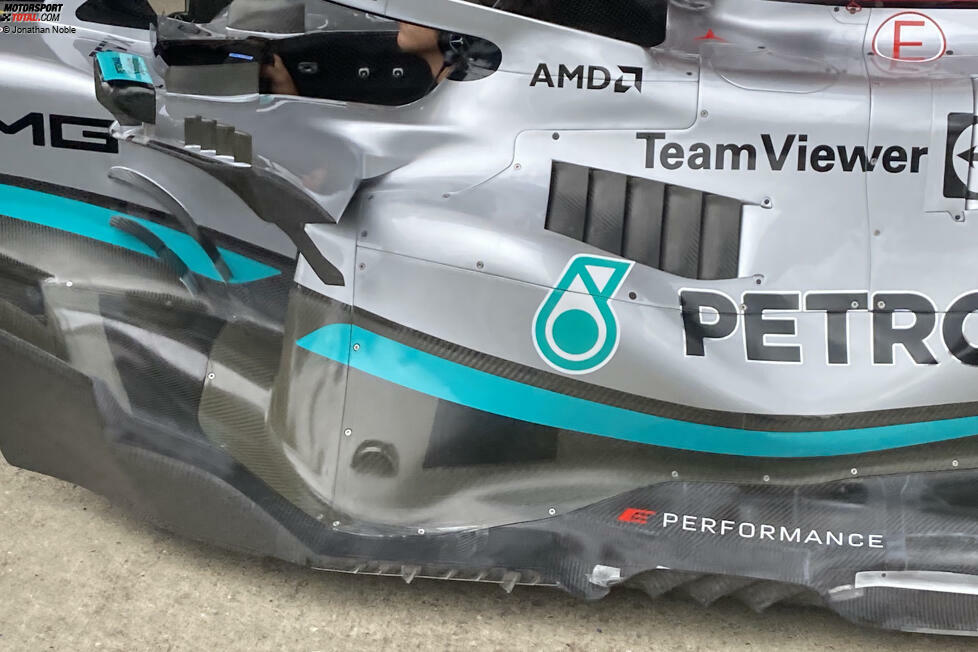 Mercedes W13: Seitenkasten und Unterboden