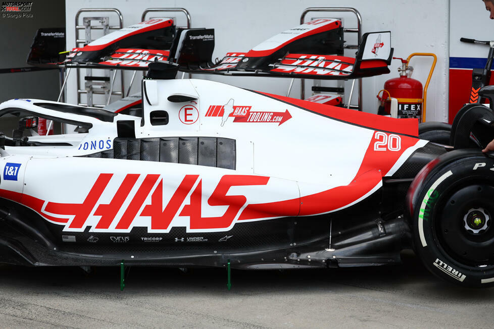 Haas VF-22: Seitenkasten