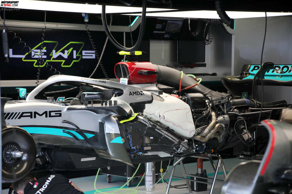 Ein großartiger Überblick über den W13 ohne Bodywork, wie er für den Einsatz in Monaco vorbereitet wird. Man beachte die Kühler, die in das Chassis eingelassen sind, während um den Kraftstofftank herum eine neue Oberflächenabdeckung zu sehen ist, mit der das Team den Temperaturaustausch kontrollieren will.