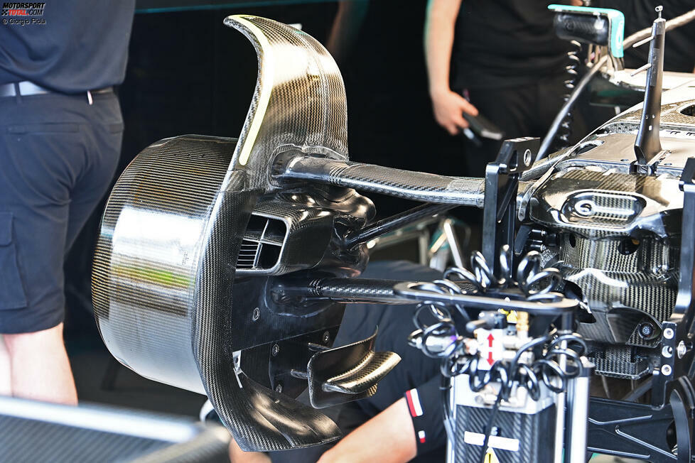 Um die Temperaturen der vorderen Bremsen zu senken, wurde der W13 für Monaco mit einem größeren Einlass ausgestattet.
