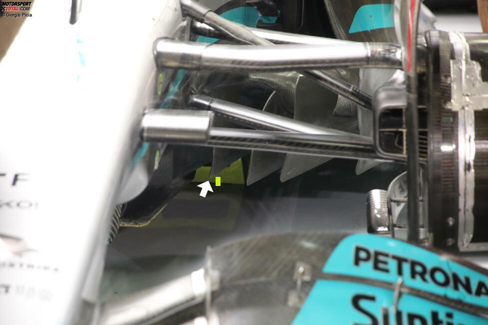 Die besten Technik-Detailfotos bei den Formel-1-Wintertests 2022 in Sachir in Bahrain! (Im Bild der Mercedes W13 mit Blick auf die Vorderrad-Aufhängung und die Venturi-Kanäle dahinter.)