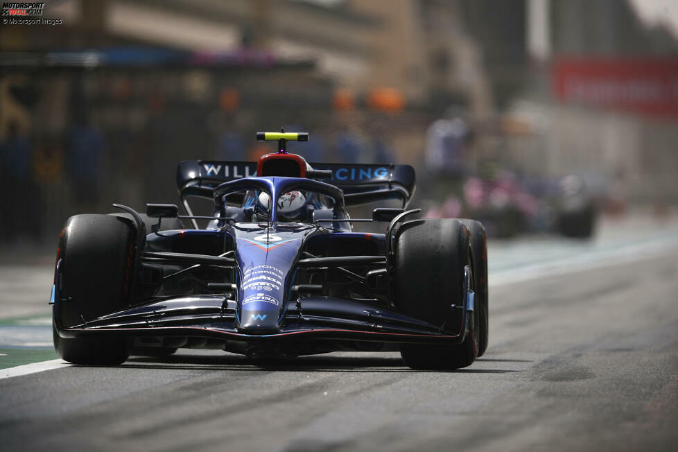 Später gibt das Team bekannt: Der FW44 wird erst am Samstag wieder auf die Strecke gehen. Williams verpasst den Freitagnachmittag aufgrund der Reparaturarbeiten.