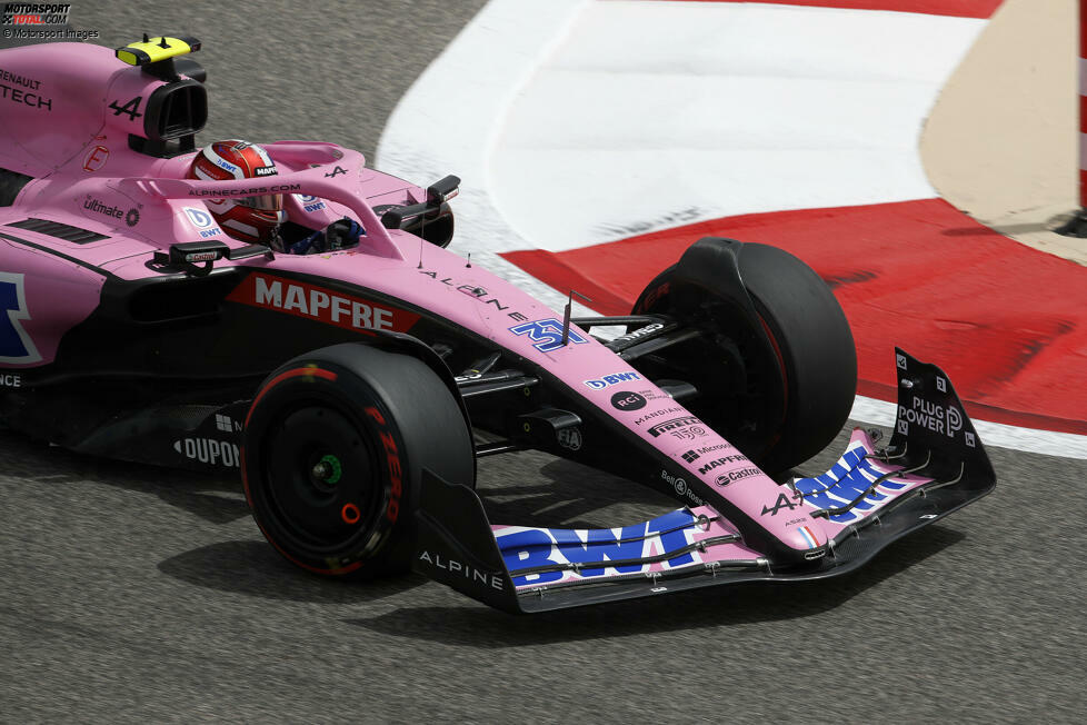 ... als schnell: Esteban Ocon bestimmt im Alternativ-Look den Vormittag am zweiten Testtag und führt die Zeitenliste über Stunden an im Alpine A522 und einer Zeit von 1:34.276 Minuten auf C4-Reifen.