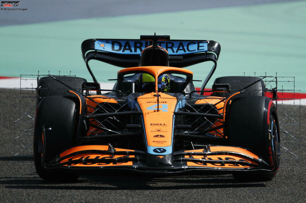 Weil Daniel Ricciardo über Unwohlsein klagt, kommt bei McLaren kurzfristig Lando Norris zum Einsatz beim Testauftakt. Es läuft aber nicht rund für das Traditionsteam: Norris schafft am Vormittag nur 21 Runden, am Nachmittag weitere 29. Ricciardo steigt am zweiten Testtag wieder zu.