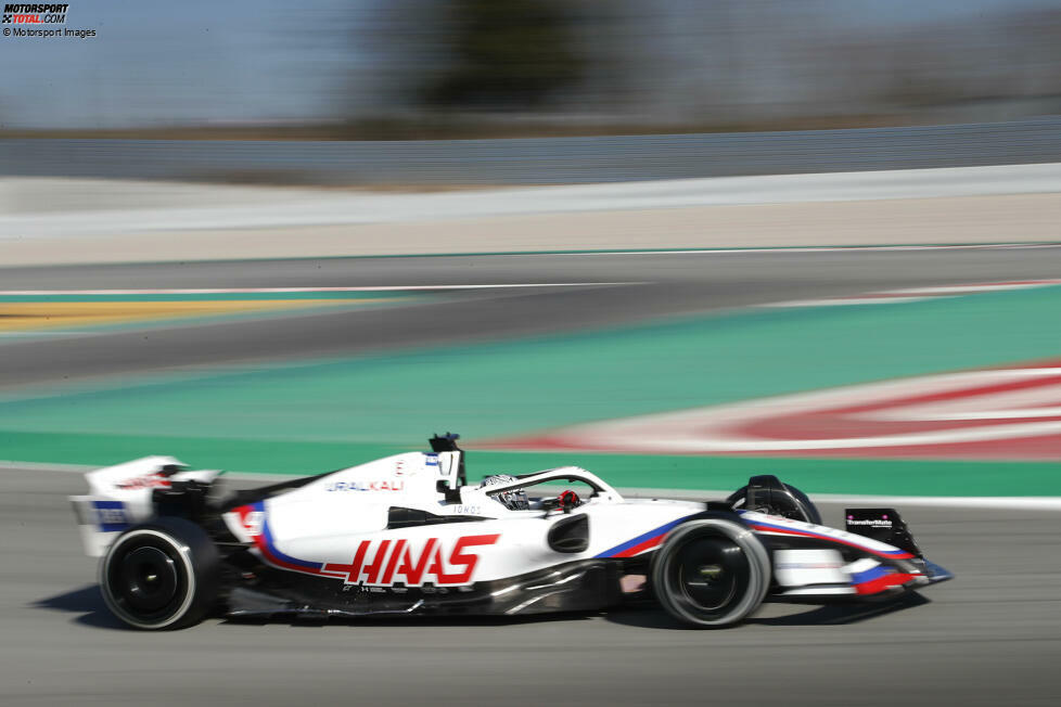 Der erste Testtag steht für Haas aber unter keinem guten Stern: Technische Probleme mit der Kühlung sorgen für eingeschränkten Fahrbetrieb bei Nikita Masepin am Vormittag.