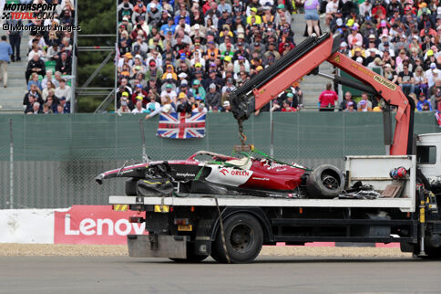 Der schwere Unfall mit Überschlag von Guanyu Zhou in Silverstone 2022