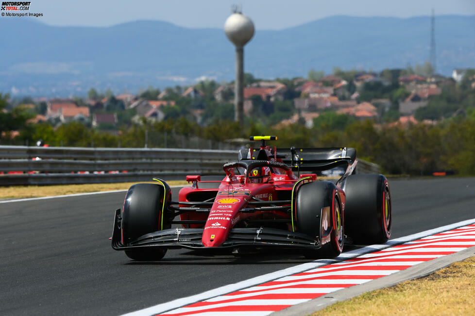 ... Carlos Sainz im Ferrari F1-75 im ersten Freien Training. 1:18.750 Minuten bedeuten für ihn Platz eins auf Soft. Er landet ein gutes Zehntel vor Max Verstappen im Red Bull RB18, dann folgt Charles Leclerc im zweiten Ferrari. Leclerc ist es schließlich ...