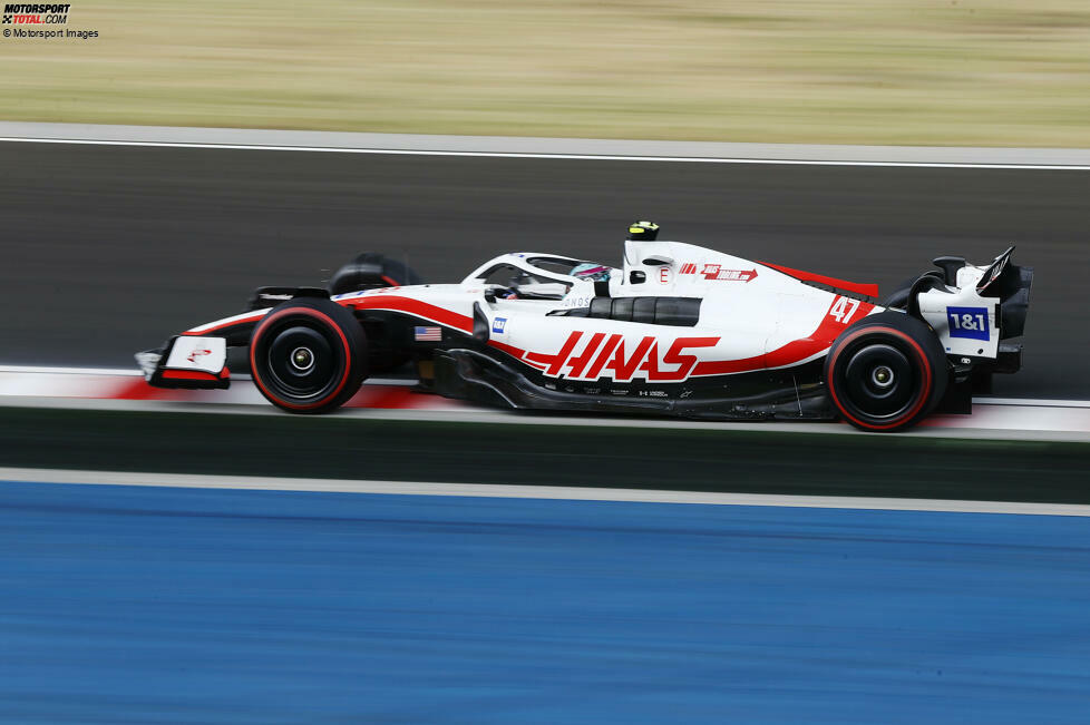 ... haben die beiden Deutschen im Feld nichts zu schaffen: Mick Schumacher verliert im Haas VF-22 auf P15 sein Stallduell gegen Kevin Magnussen (13.) genauso wie ...