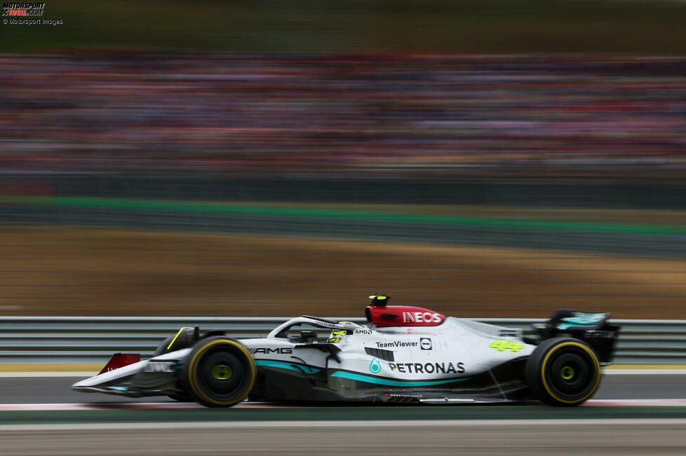 ... Lewis Hamilton im Mercedes W13 von Startplatz sieben. Er zeigt eine beherzte Aufholjagd und fährt erneut auf Platz zwei, und wie in der Vorwoche ...