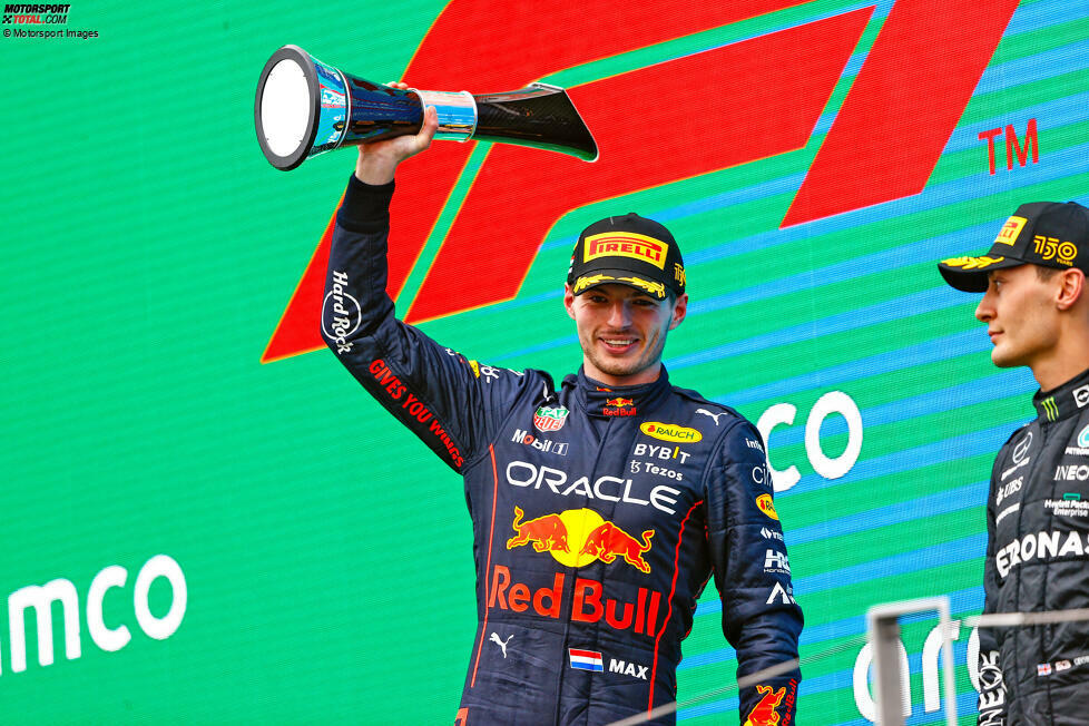 Max Verstappen im Red Bull RB18 gewinnt den Ungarn-Grand-Prix 2022 von Startplatz zehn kommend - dank einer guten Reifenstrategie und einer kontrollierten Fahrt. Kleiner Schönheitsfehler: ein fast folgenloser Dreher. Fehlerfrei blieb ...