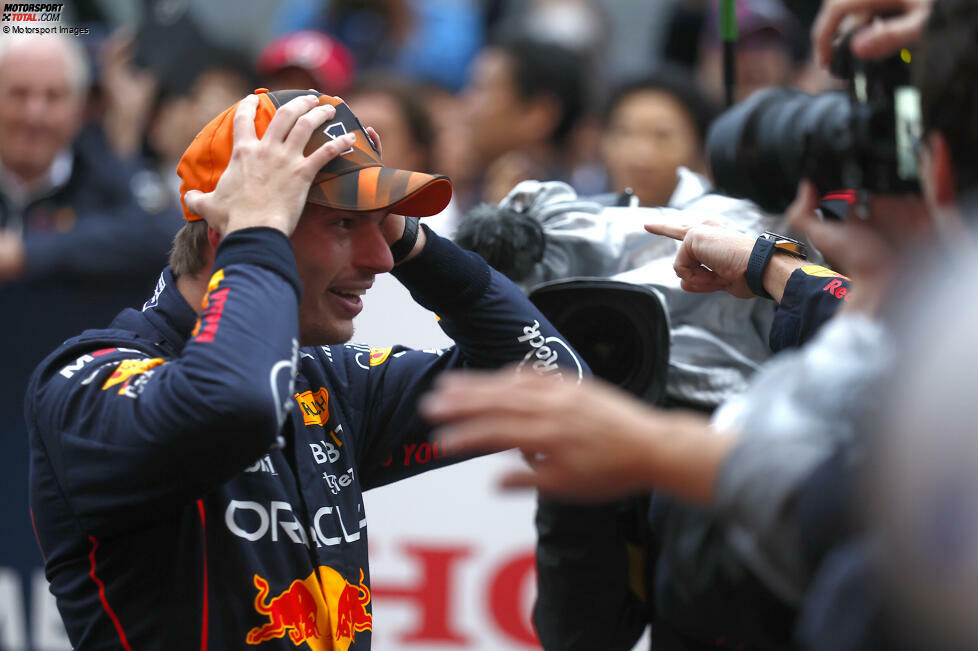 Der Moment, in dem Max Verstappen erfährt, dass er Formel-1-Weltmeister 2022 ist: Er glaubt zunächst, einfach nur den Japan-Grand-Prix in Suzuka gewonnen zu haben und denkt, es reicht noch nicht für den WM-Titelgewinn. Dann aber ...