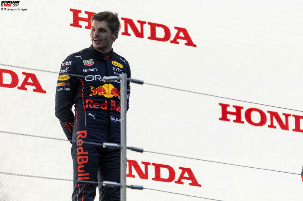 ... müssen sich dann kurz von ihm trennen: Auf Verstappen warten die Siegerehrung auf dem Podium sowie die obligatorischen Pressetermine nach dem Rennen. Danach aber ist es soweit und ...