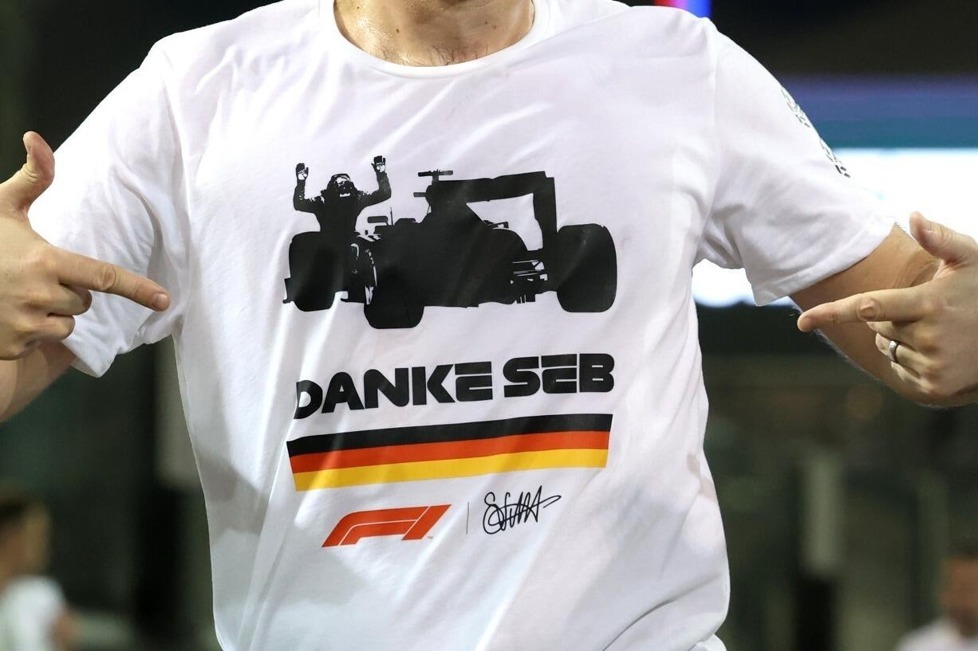 Sebastian Vettel hat am Vorabend seines letzten Formel-1-Rennens zu einem gemeinsamen Trackrun eingeladen, und hier sind die Bilder seiner Veranstaltung!