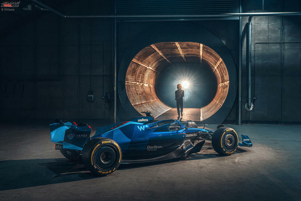 Aber Obacht: Eigentlich sehen wir hier nur das neue Farbdesign von Williams, nicht den FW44 an sich - es handelt sich lediglich um ein Showcar, das der Formel-1-Designstudie von 2021 sehr ähnlich sieht. Immerhin ...