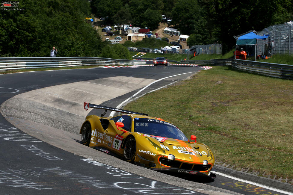 2022: Luca Ludwig - Ferrari 488 GT3 - octane126 - 8:09.469 Minuten: Zum ersten Mal seit 2019 findet das Top-Qualifying wieder auf trockener Piste statt. Ferrari-Pilot Luca Ludwig lässt fliegen und holt überraschend die Pole. Das favorisiert BMW-Lager muss sich mit P2 durch Augusto Farfus begnügen.