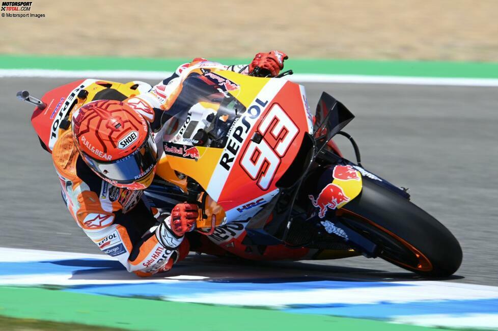 Im weiteren Verlauf der Saison 2021 stellt sich heraus, dass Marquez mit dem dreimal operierten rechten Oberarm vor allem die Rechtskurven noch Probleme bereiten. Er kann die Honda RC213V nicht so fahren wie er das zu seinen besten Zeiten gewohnt war.