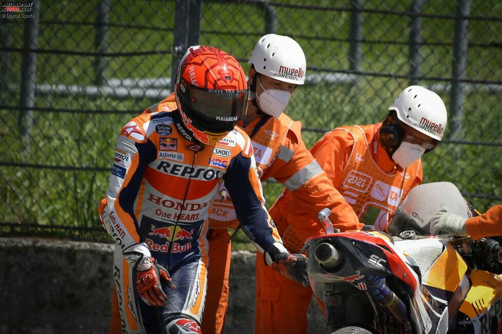 Bei drei aufeinanderfolgenden Rennen - Le Mans, Mugello, Barcelona - scheidet Marquez mit Sturz aus. Doch es gibt für den Honda-Werkspiloten inmitten der schwierigsten Phase seiner Karriere auch Lichtblicke. Denn bei seinem sechsten Rennen nach dem Comeback, ...