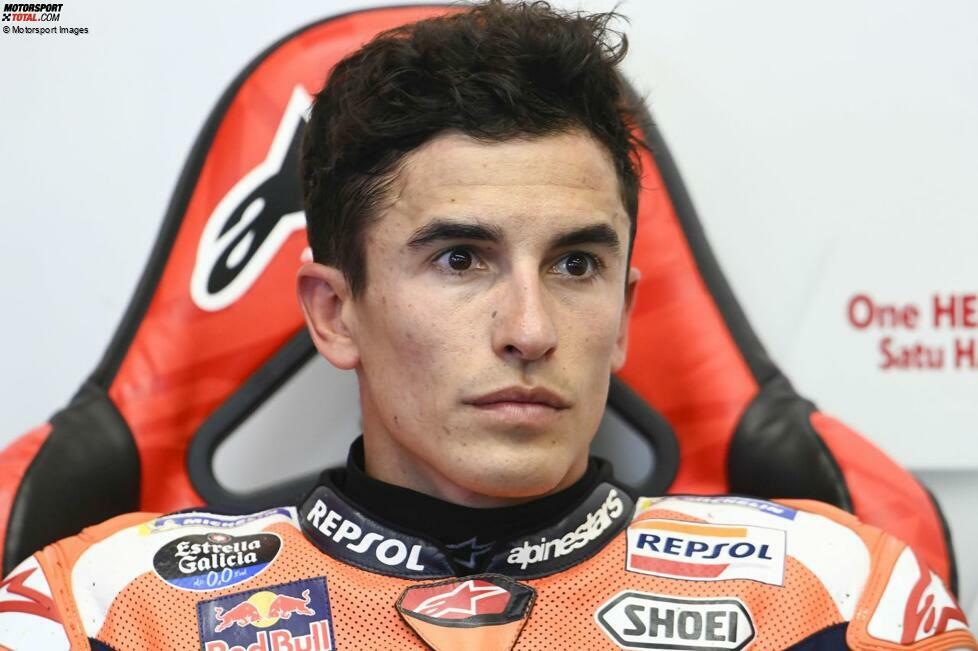 ... leidet Marquez infolge des Sturzes auch an Sehstörungen. Er sieht auf dem rechten Auge doppelt (Diplopie). Genau dieses Problem hatte Marquez zehn Jahre zuvor schon einmal gehabt. Damals war ein Sturz am Moto2-Wochenende des Grand Prix von Malaysia 2011 in Sepang der Grund gewesen.