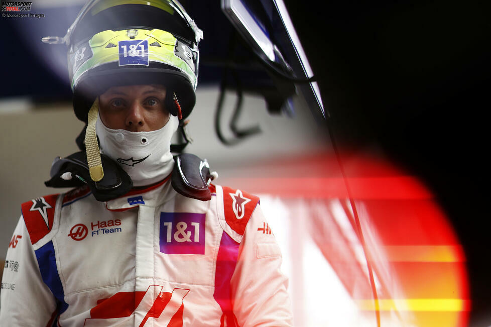 Mick Schumacher (4): Für Haas lief es in Melbourne insgesamt nicht rund. Mit einer besseren Leistung wäre für den Deutschen aber zumindest etwas mehr als P13 möglich gewesen. Zu viele kleine Fehler, zu oft neben der Strecke. Punkte sind im Haas kein Selbstläufer, das hat Australien gezeigt.