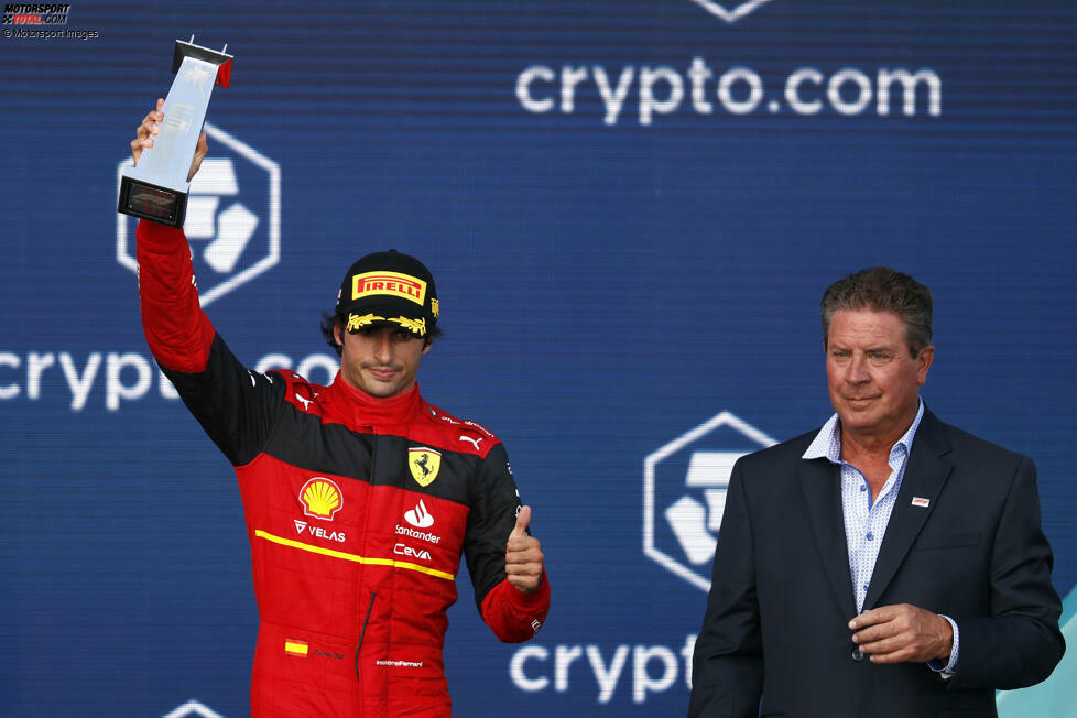 Carlos Sainz (3): Nach zwei Ausfällen wieder auf dem Podium - aber erneut mit einem Crash im Training. Der hat ihn am Sonntag körperlich etwas beeinflusst. Hatte Glück, dass Perez technische Probleme hatte, sonst wäre es mit dem Podium schwierig geworden. Immerhin ein Schritt in die richtige Richtung. Für eine 2 aber noch etwas zu wenig.